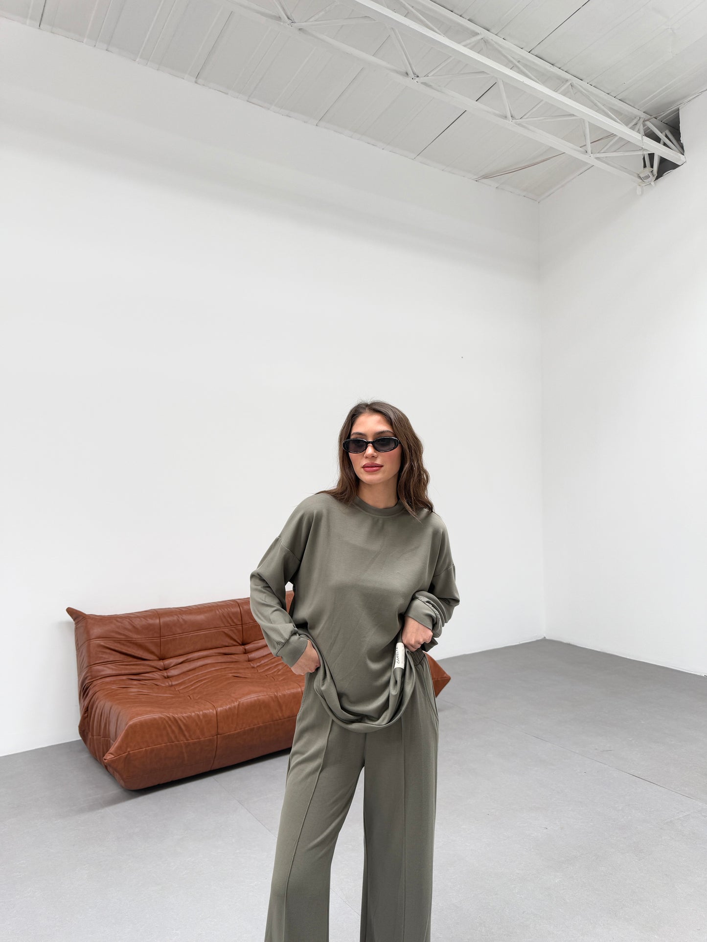 إطلالة أنيقة بكاجوال مريح | Chic and Comfortable Casual Look (1 colour)