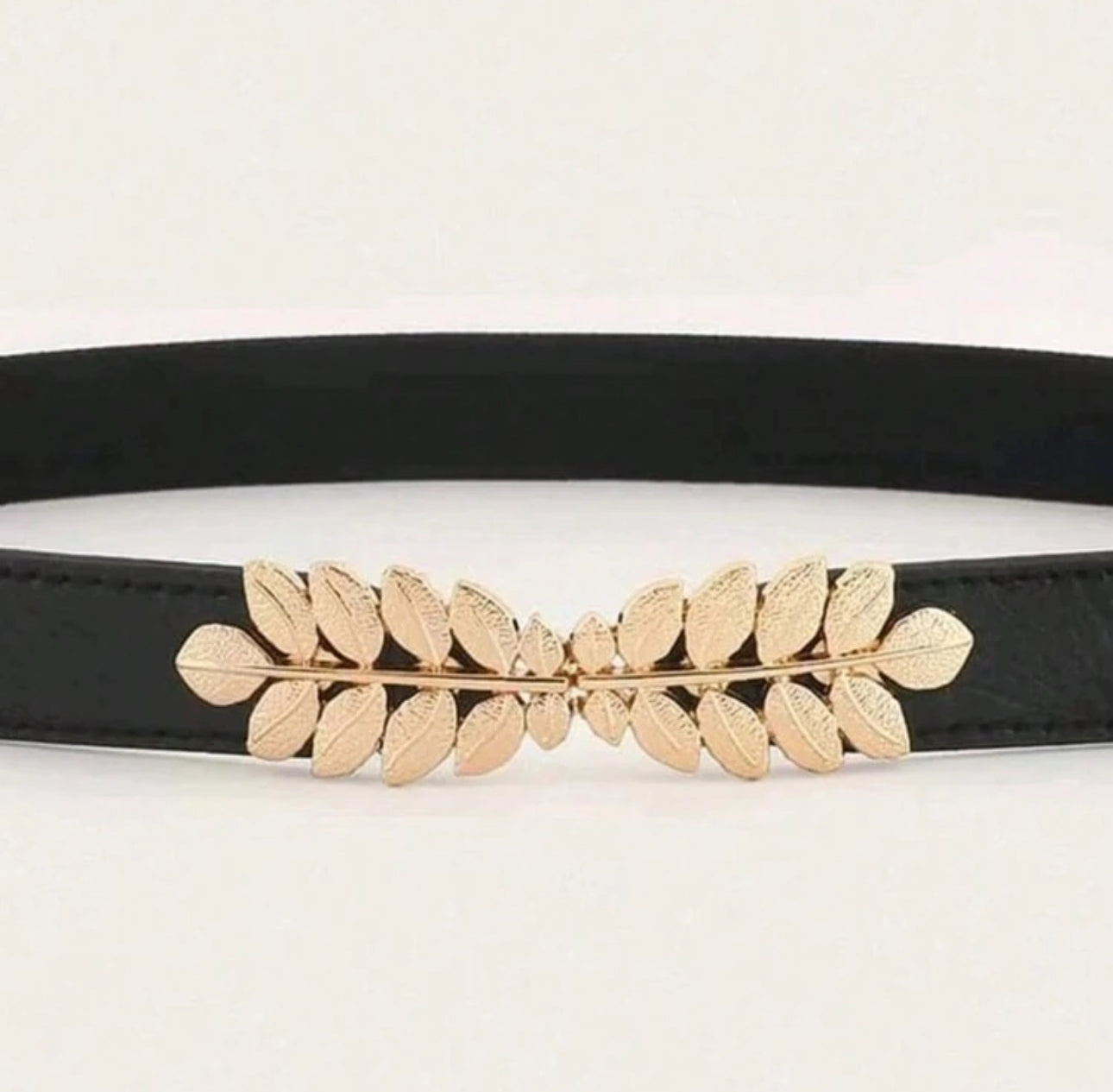 Elegant Black Leather Belt with Gold Textured Buckle – Classic and Stylish