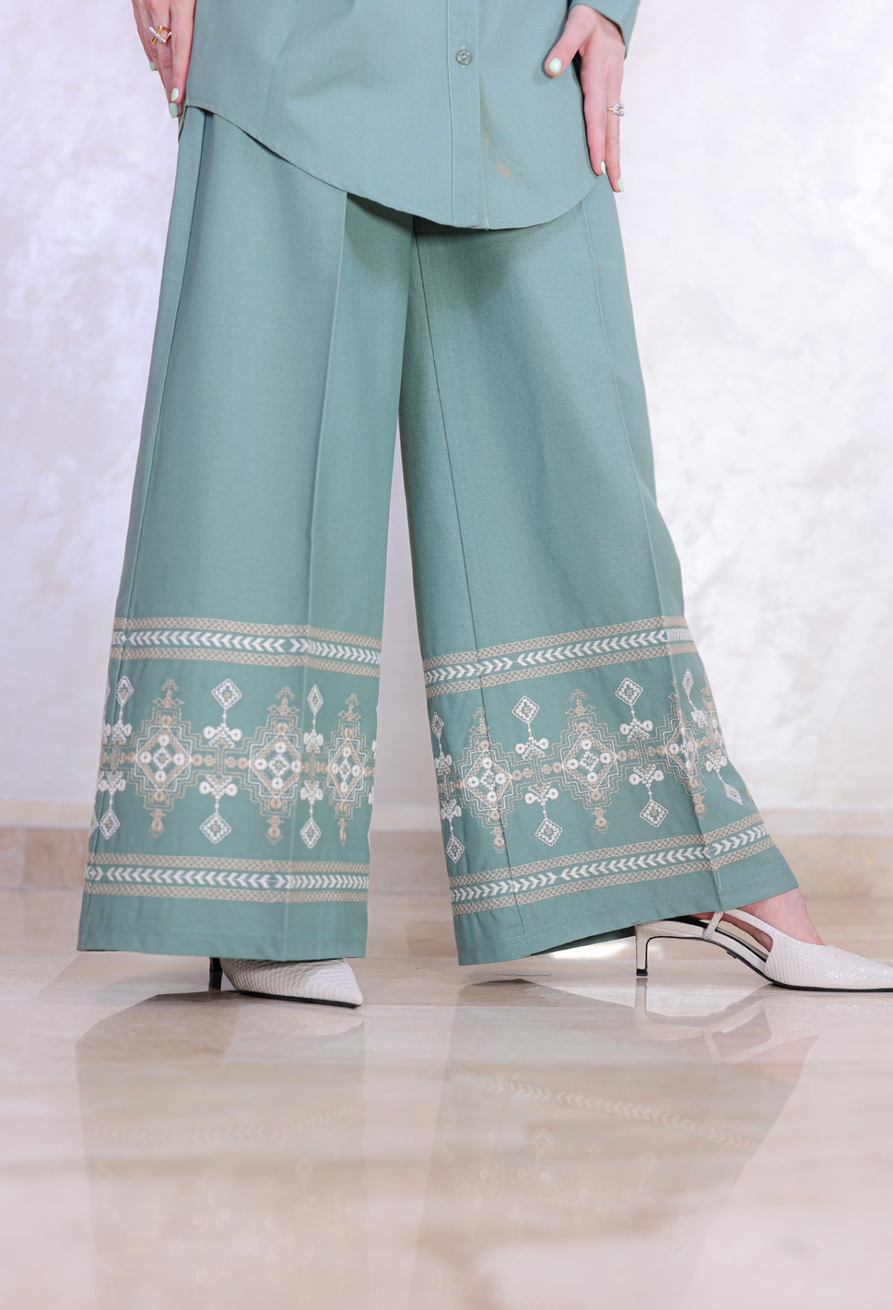 Two-Piece Embroidered Linen Outfit – Autumn طقم قطعتين مطرز (2 COLOURS)