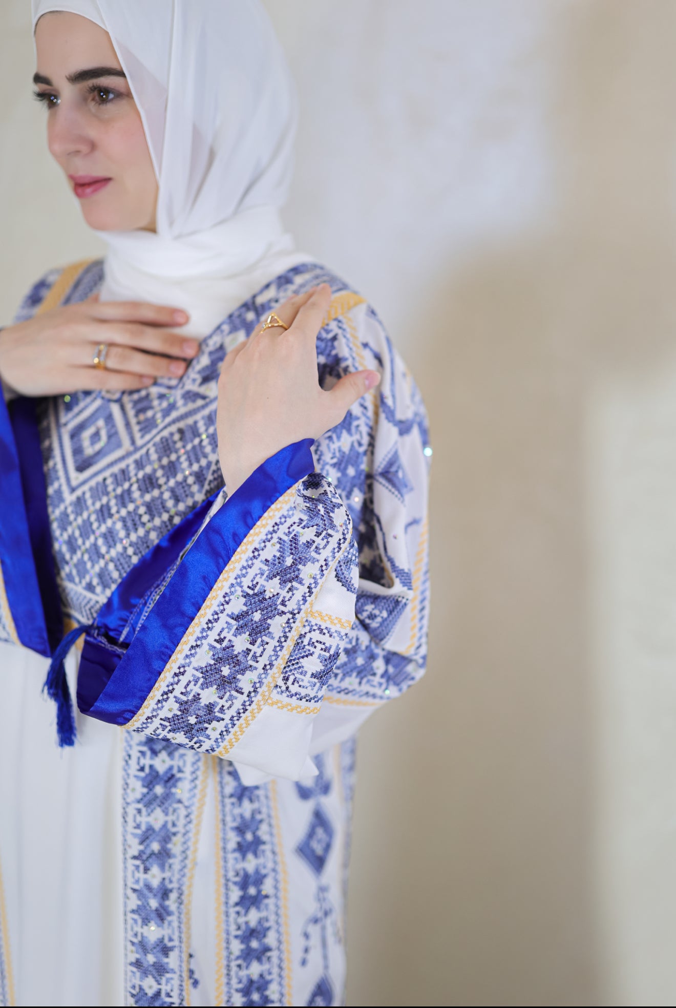 ثوب المرجان الأزرق – Thobe Al Marjan Al Azraq