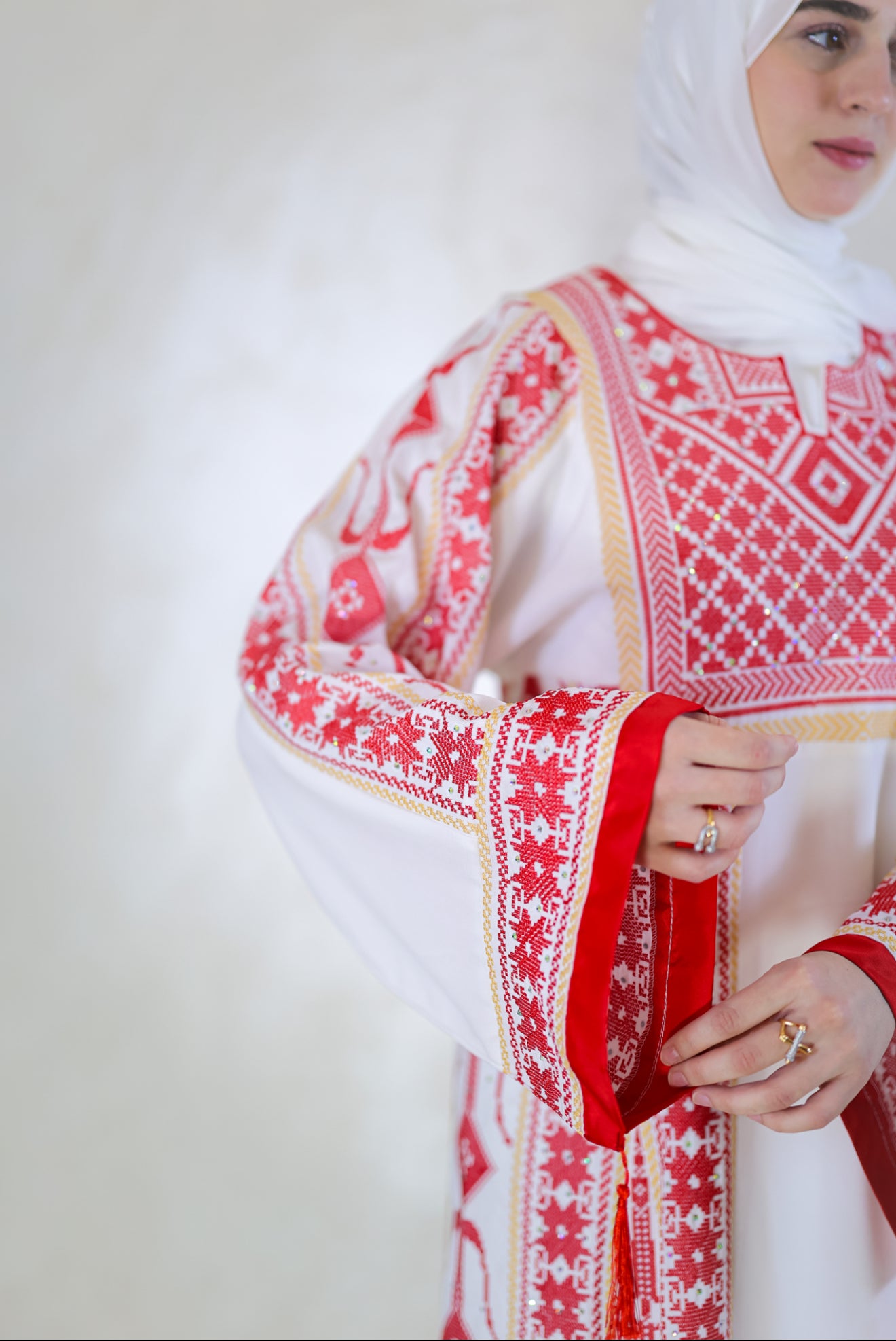 ثوب الوردة – Thobe Al Wardah