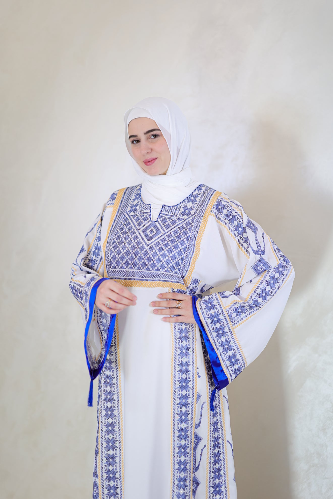 ثوب المرجان الأزرق – Thobe Al Marjan Al Azraq