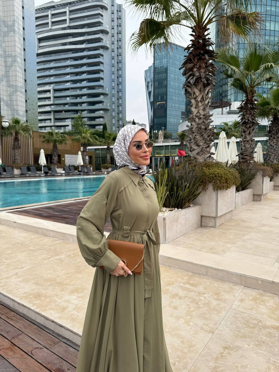 فستان خرااافي 🥺🫰 مبطن ✨ مقاساته ضيقة من عند الصدر / وكلوش من الاخر.