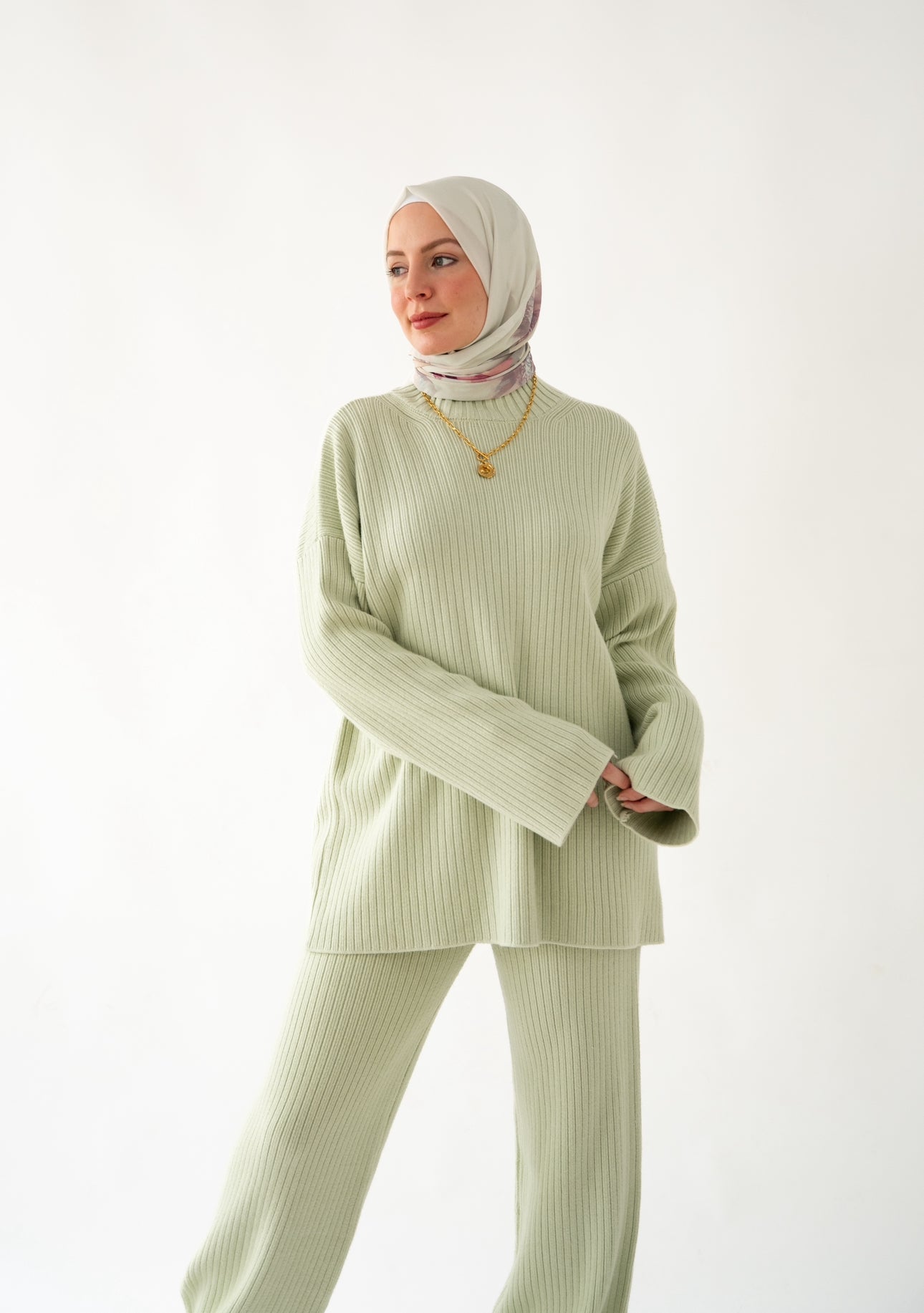 Refined Comfort Knitwear Set (Farah’s Collection) طقم كروشيه براحة وأناقة (مجموعة فرح)