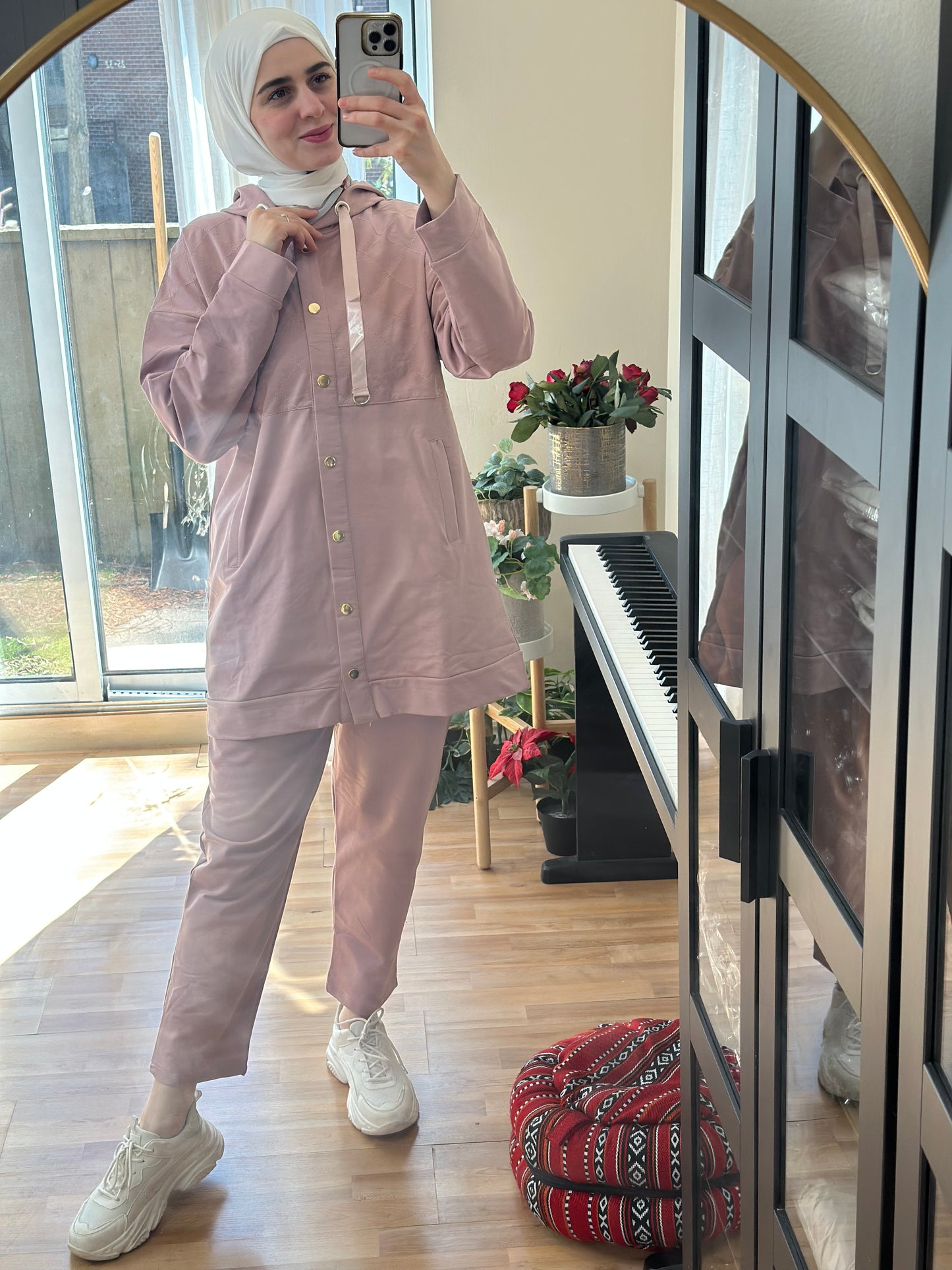 طقم رياضي أنيق يناسب الإطلالات اليومية|  Stylish Sports Set (2 colours)