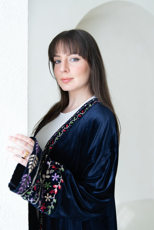 عباءة المخمل المزهر | The Velvet Blossom Abaya 🌿✨